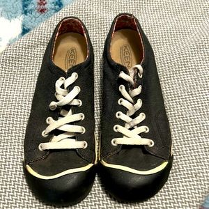 Keen shoes black sz 8